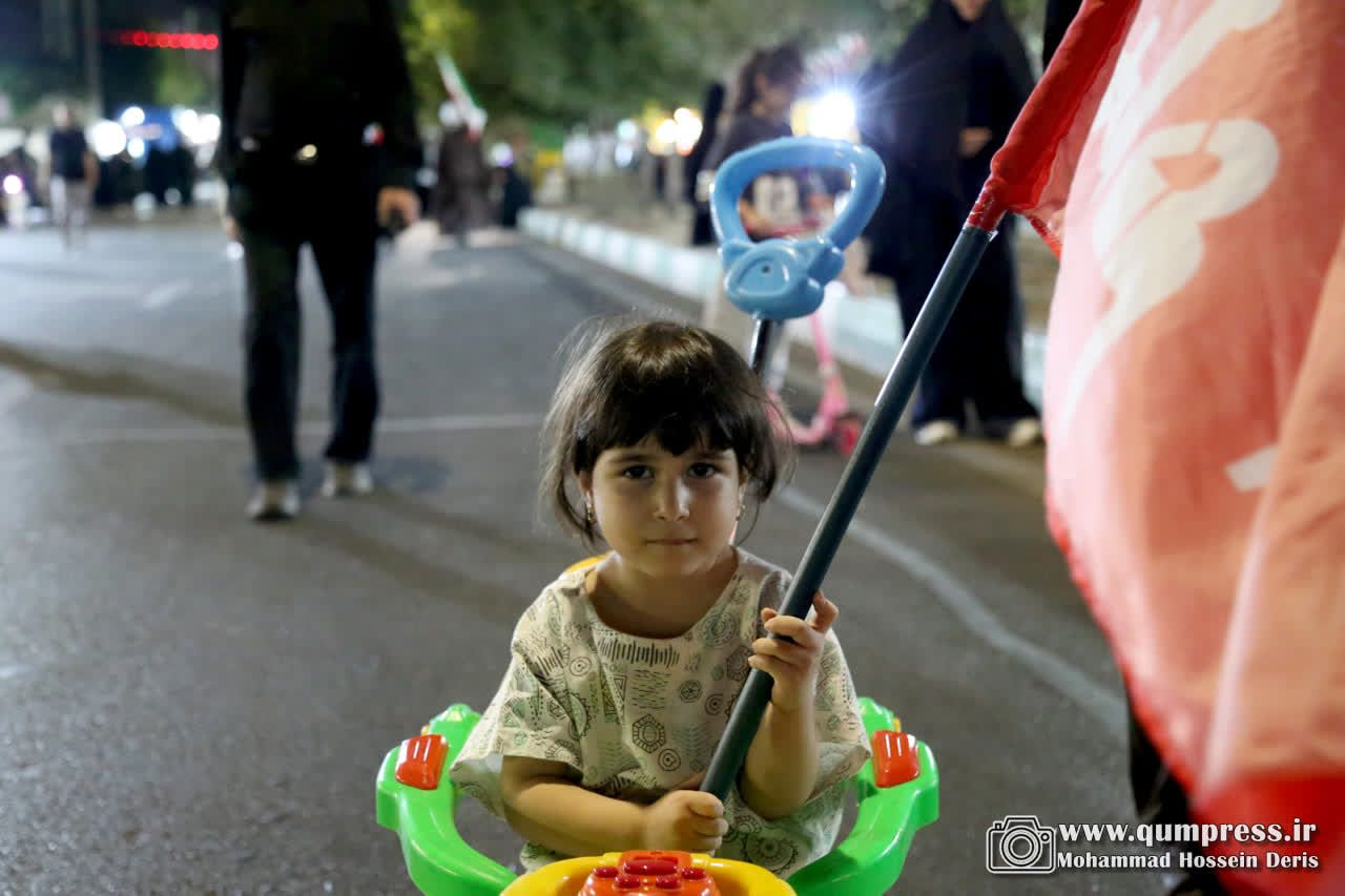 کودکانه پای انقلاب