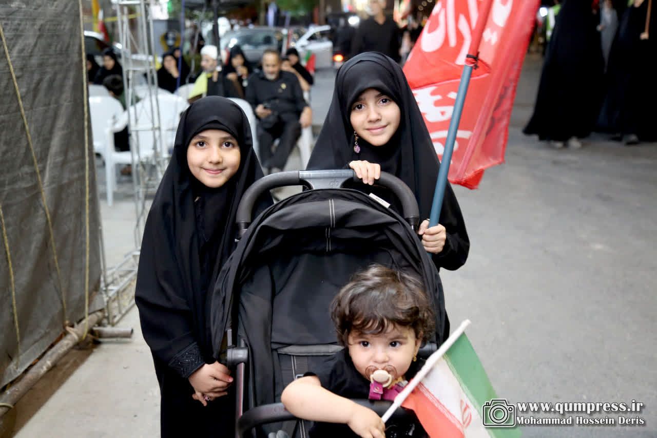 کودکانه پای انقلاب