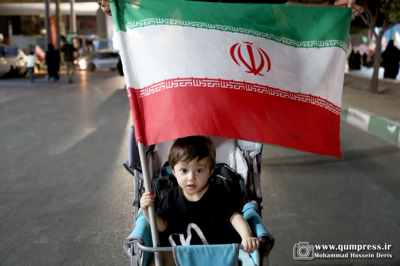 کودکانه پای انقلاب