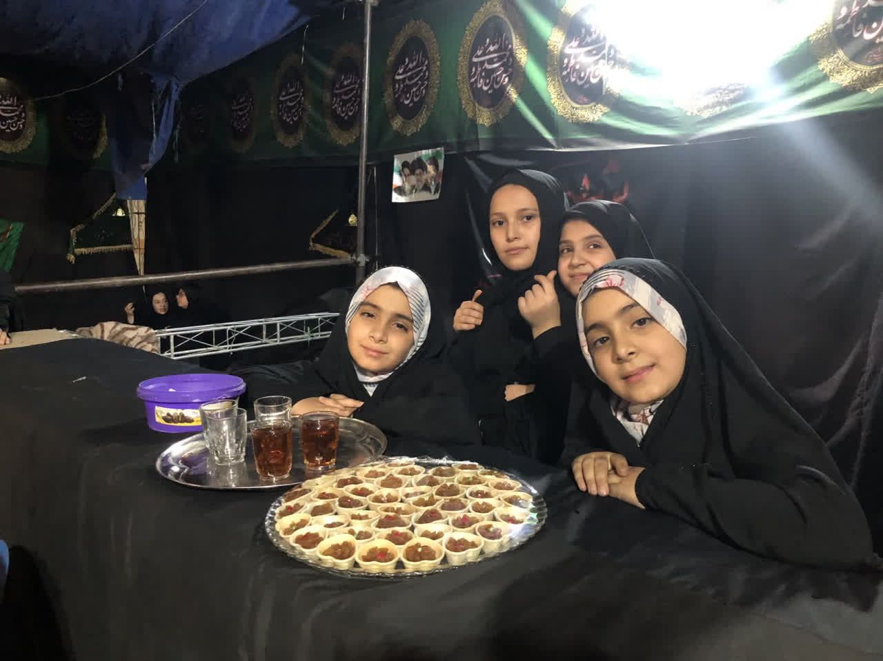 تجمعات شبانه پرشور ادامه دارد