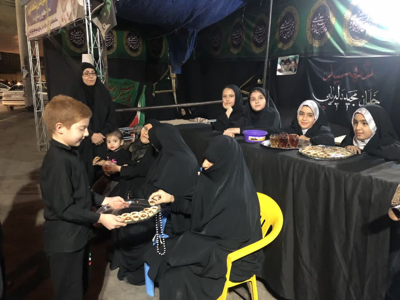 تجمعات شبانه پرشور ادامه دارد