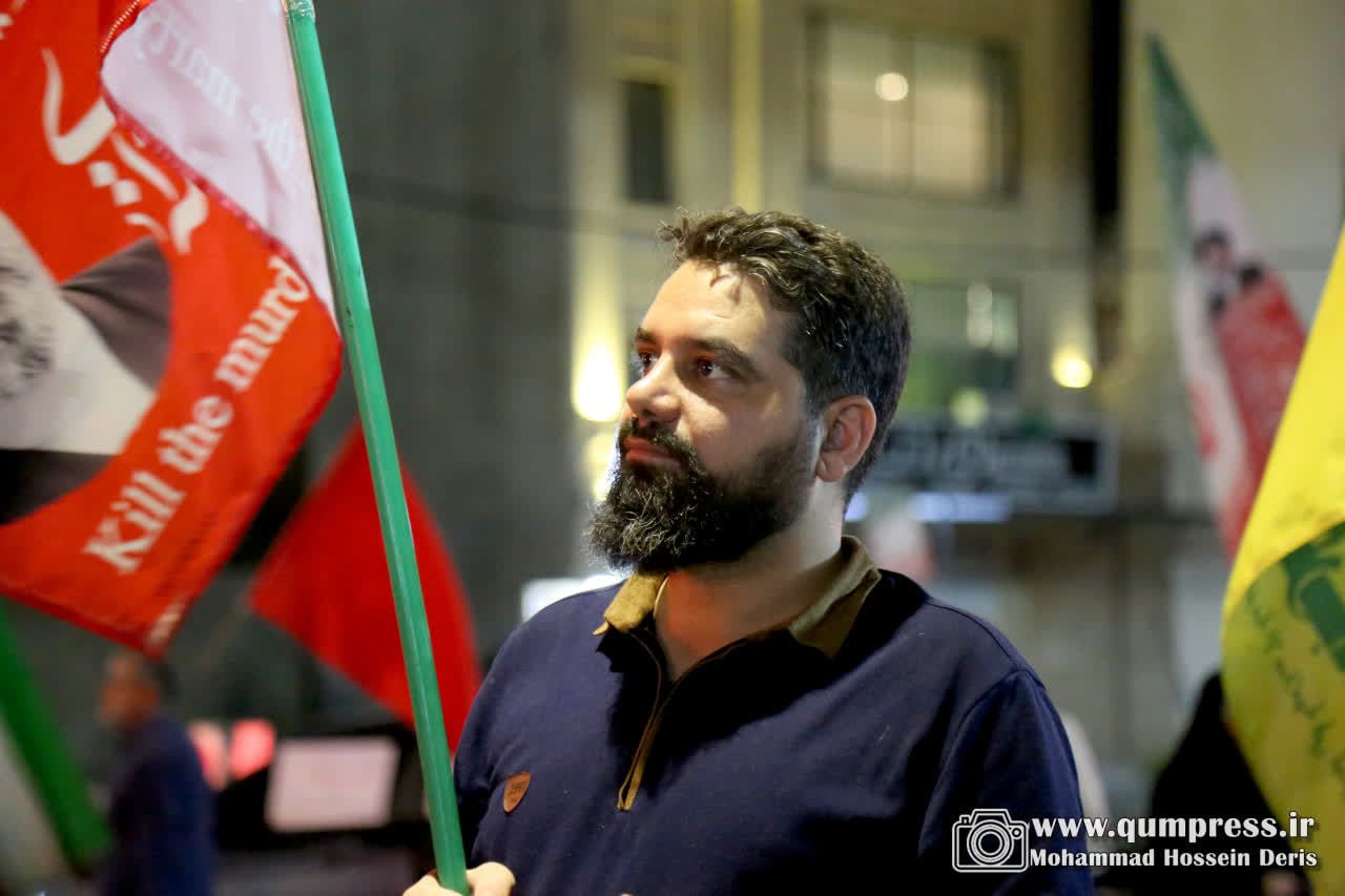 پای انقلاب در خیابان ۲