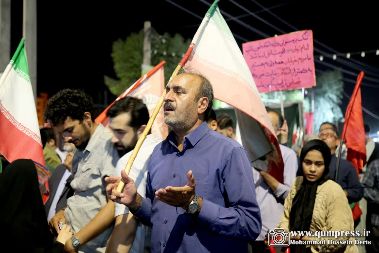 پای انقلاب در خیابان ۲