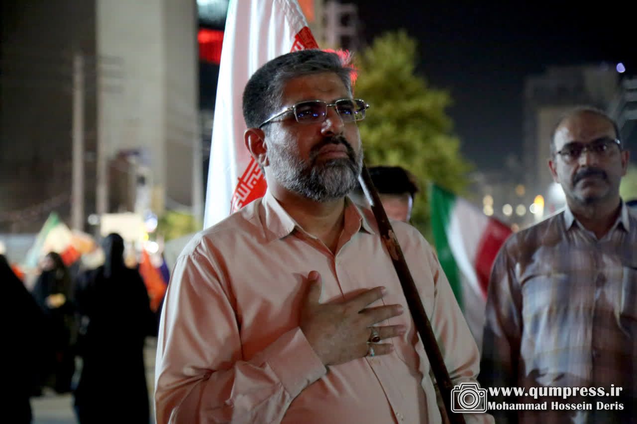 پای انقلاب در خیابان ۲