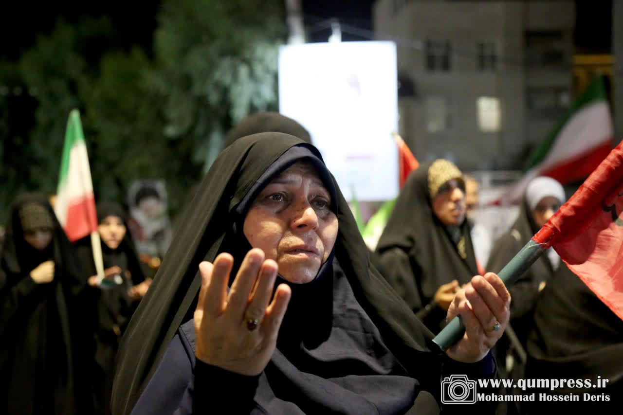 پای انقلاب در خیابان ۲