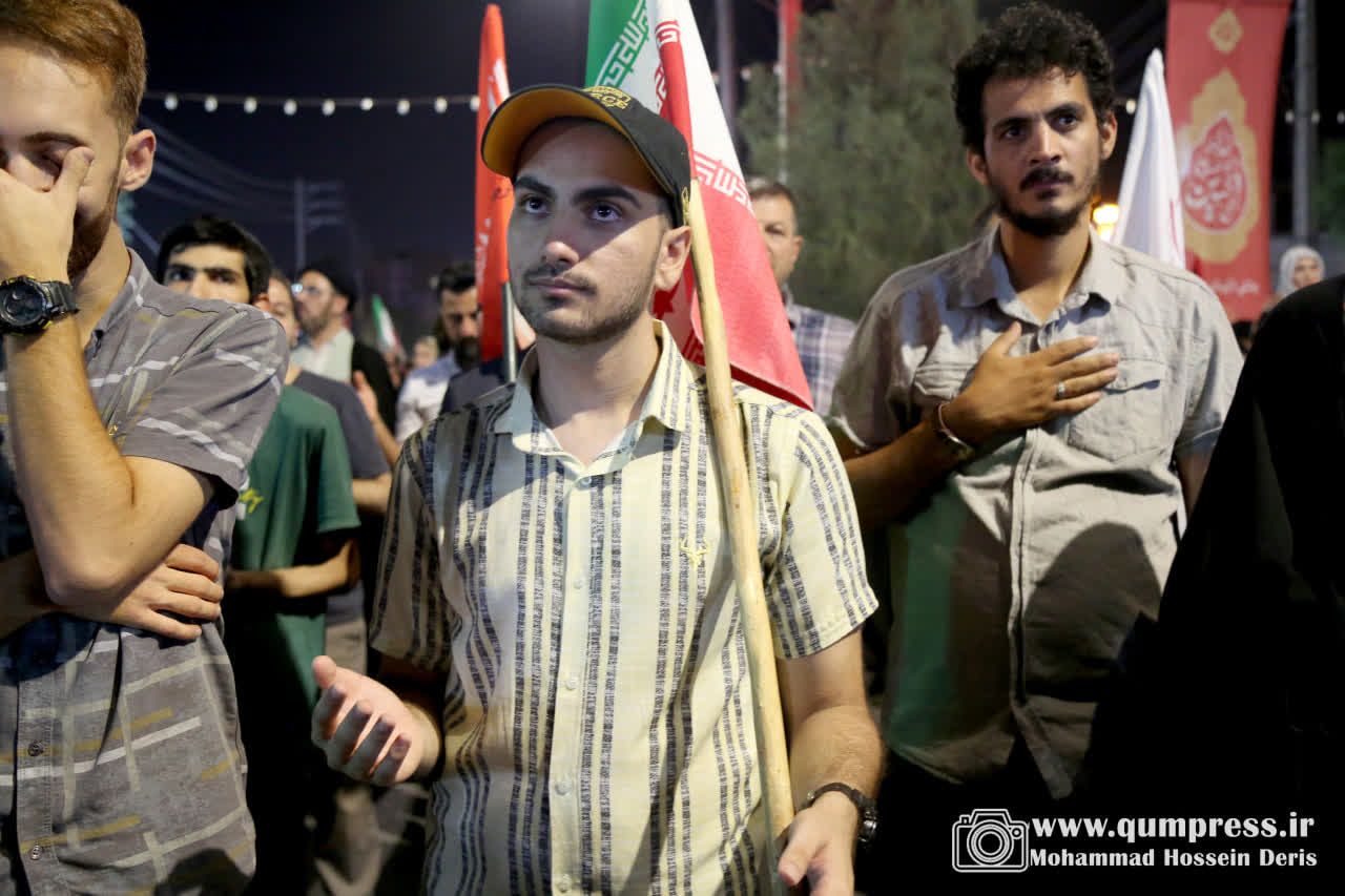 پای انقلاب در خیابان ۲