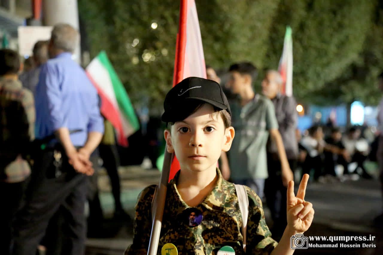خیابان با ما