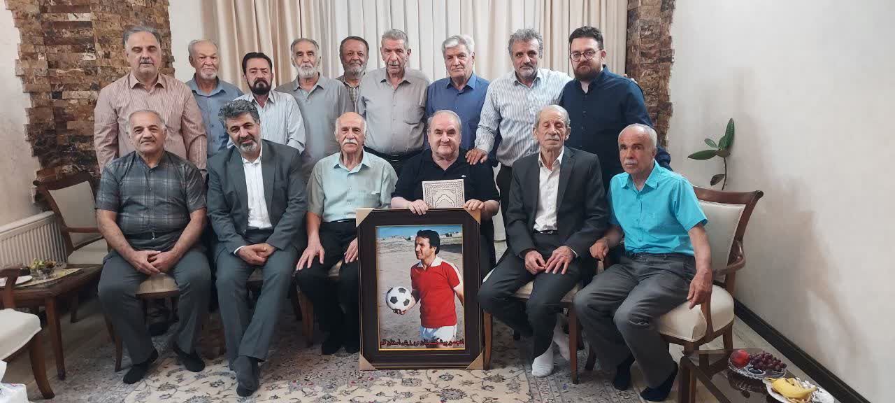 دیدار مدیرکل ورزش و جوانان قم با پیشکسوت فوتبال استان