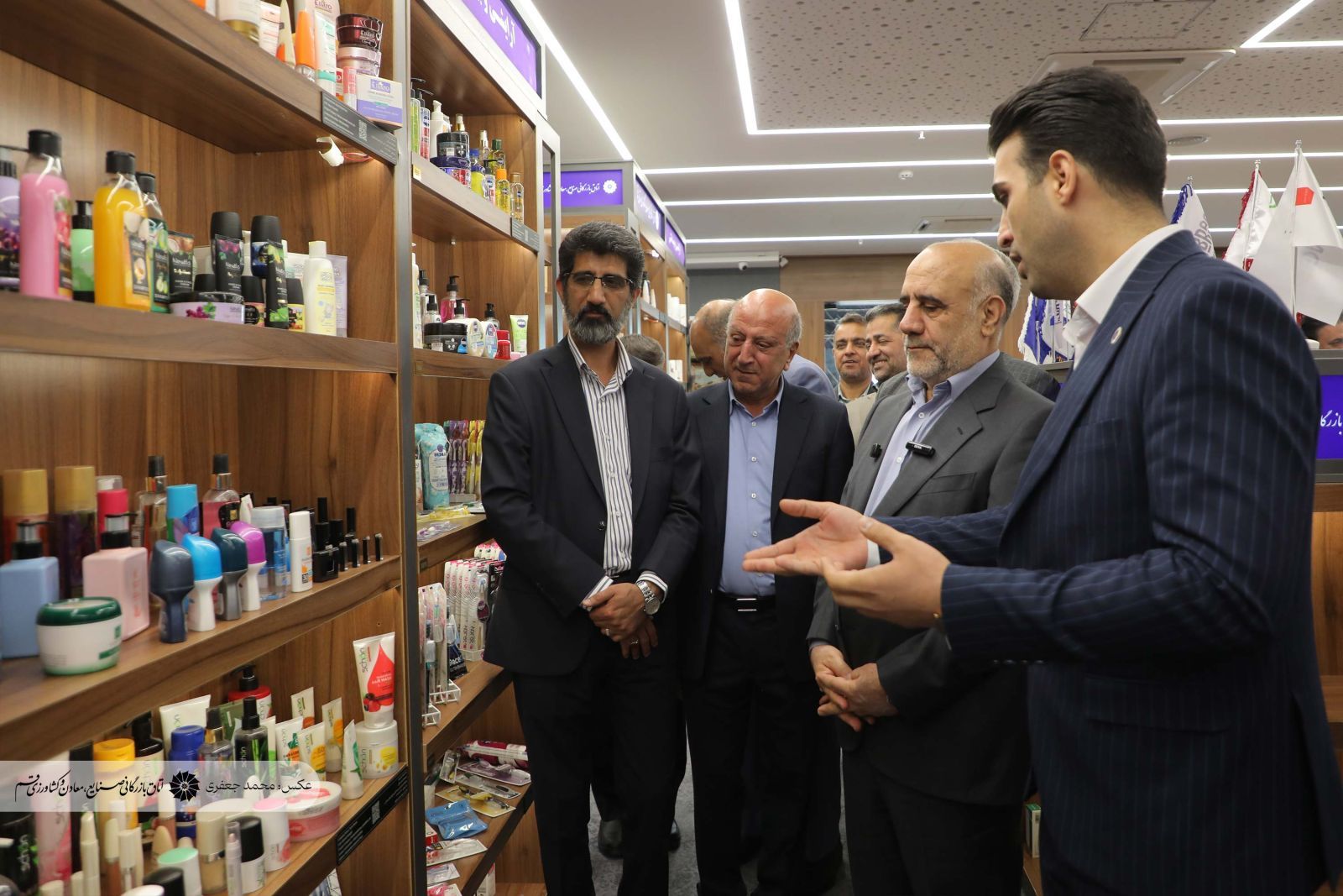 بازدید رئیس پلیس امنیت اقتصادی کشور از نمایشگاه دائمی توانمندی‌های تولیدی و صادراتی استان
