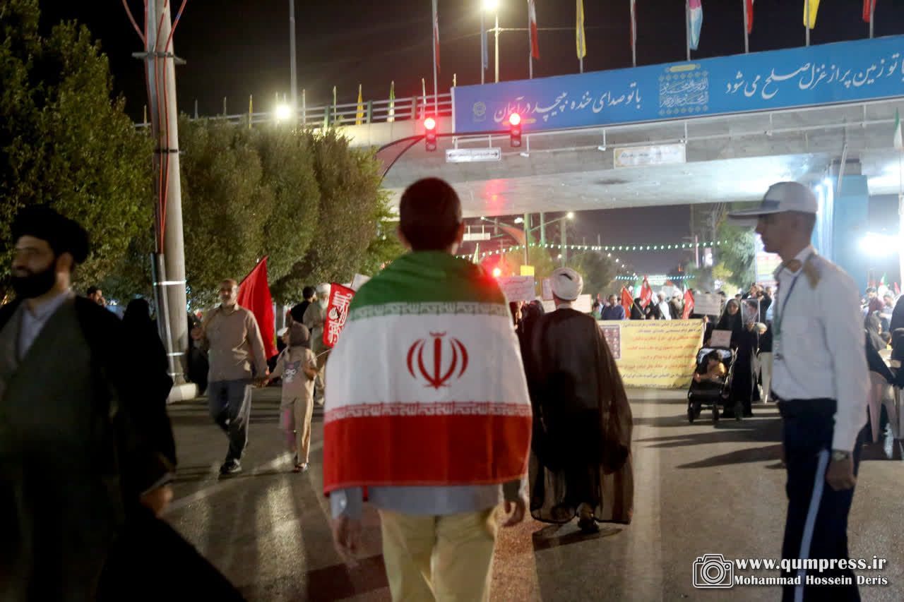 گزارش تصویری از گوشه و کنار خیابان پای انقلاب