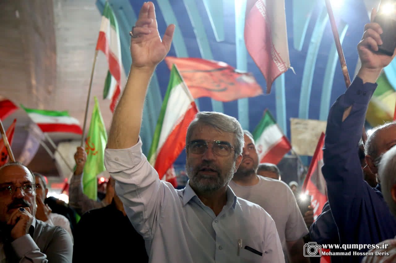 گزارش تصویری از گوشه و کنار خیابان پای انقلاب