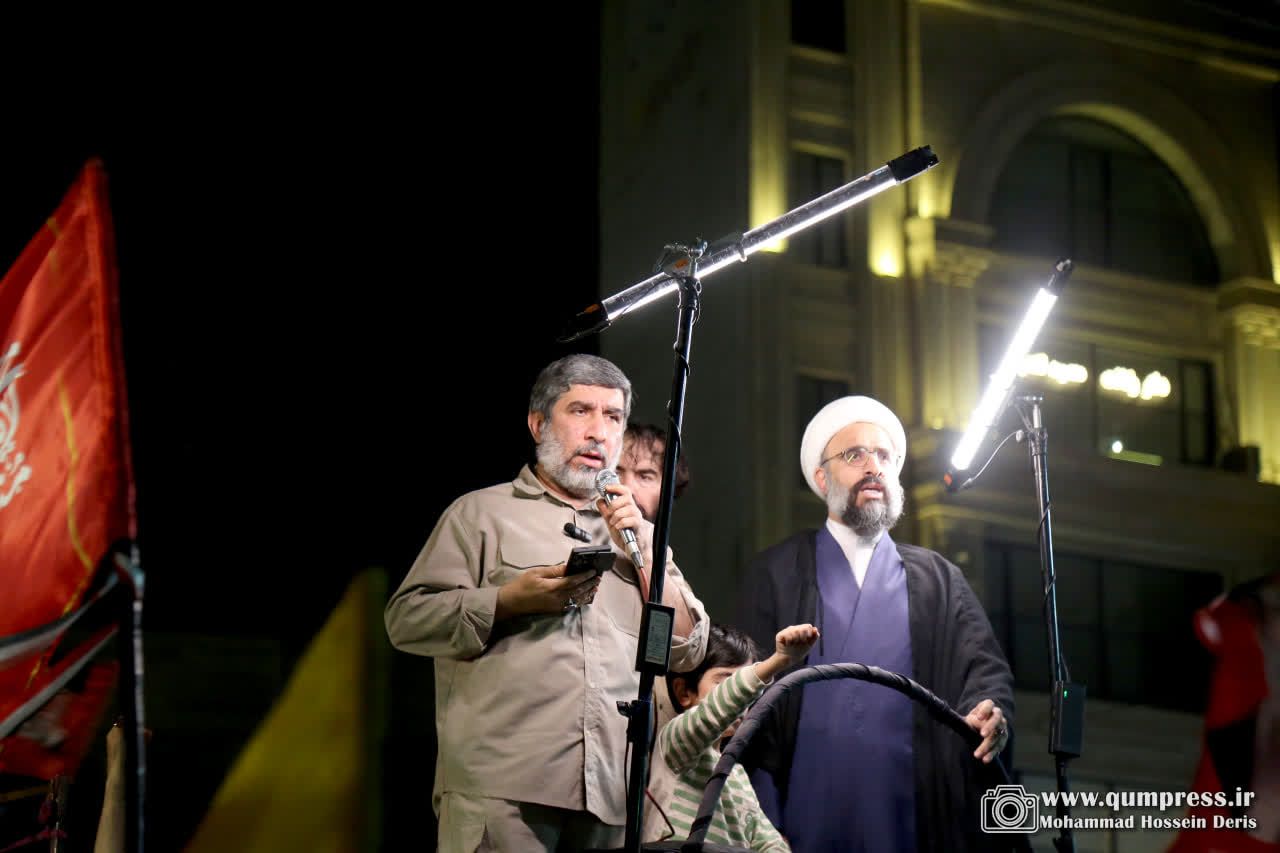 گزارش تصویری از گوشه و کنار خیابان پای انقلاب