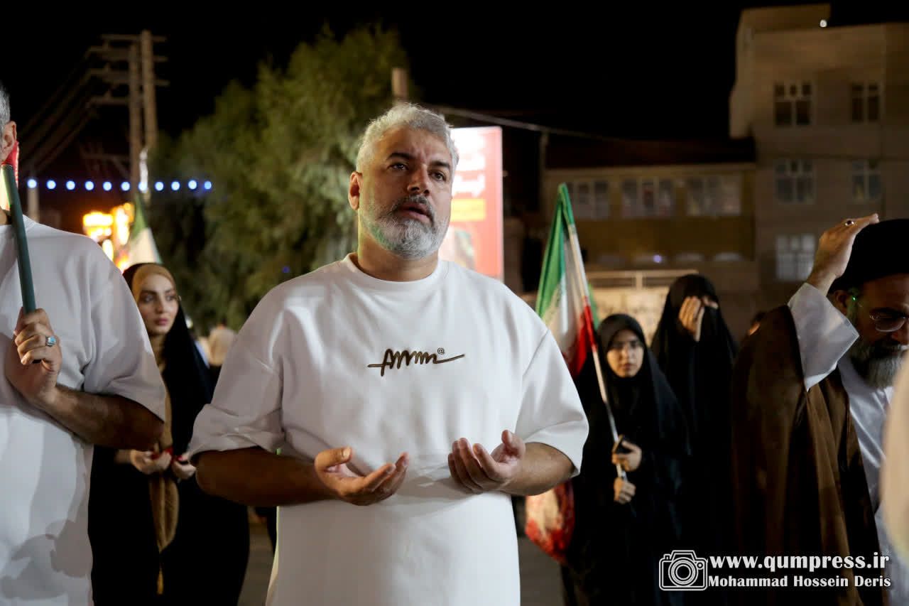 گزارش تصویری از بیعت شبانه ی مردم در خیابان