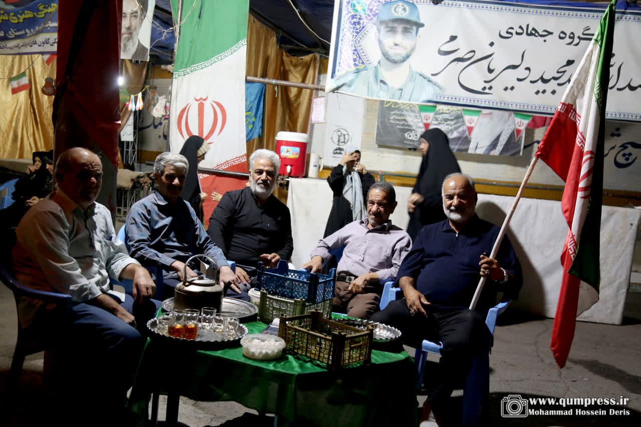 ایستگاه صلواتی اهالی باصفای روستای صرم در راهپیمایی شبانه