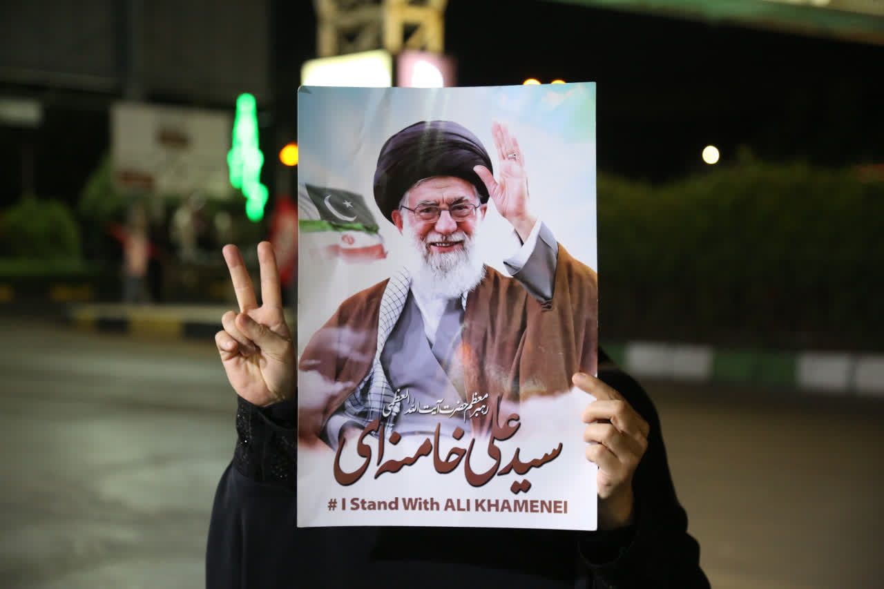 گزارش تصویری در حاشیه ی راهپیمایی شبانه سوم مهر