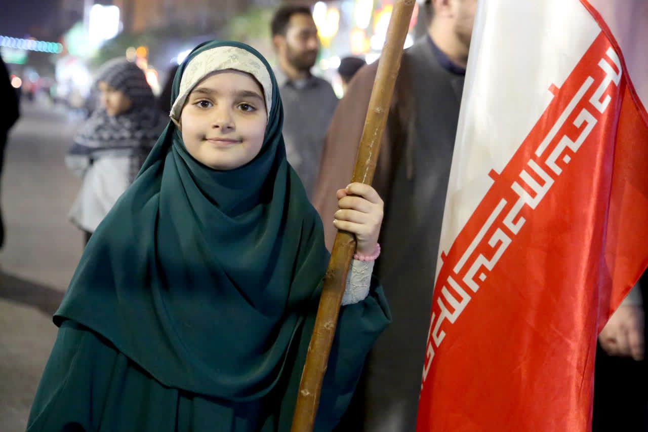 گل های دهه نودی در خیابان