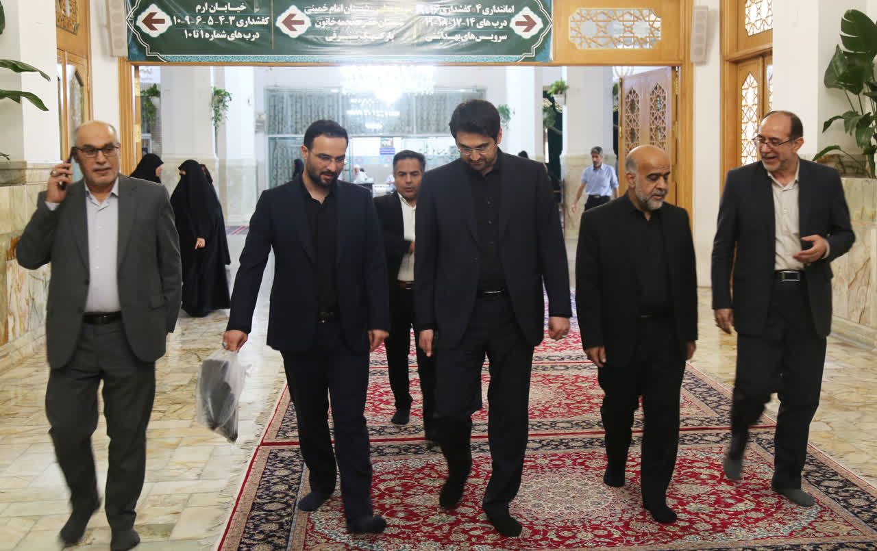 حضور رئیس سازمان امور مالیاتی کشور در حرم مطهر حضرت فاطمه معصومه سلام الله علیها