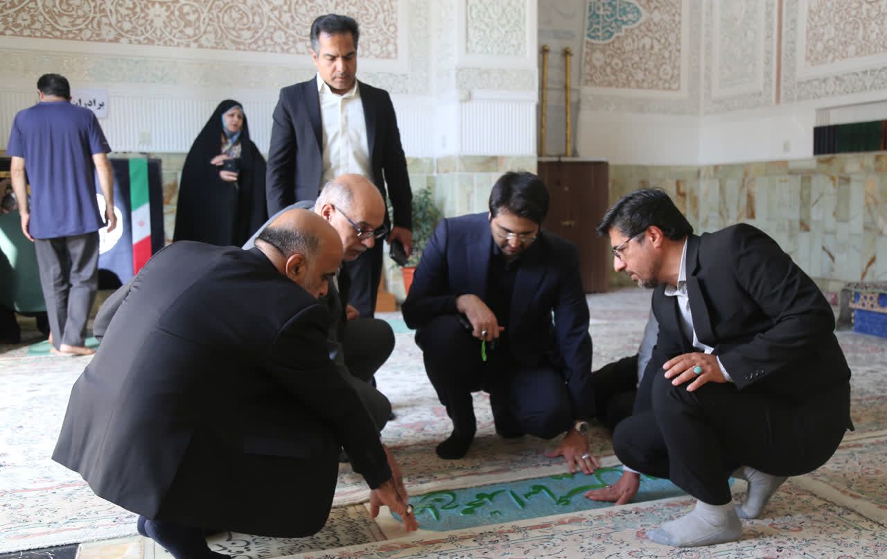 حضور رئیس سازمان امور مالیاتی کشور در حرم مطهر حضرت فاطمه معصومه سلام الله علیها