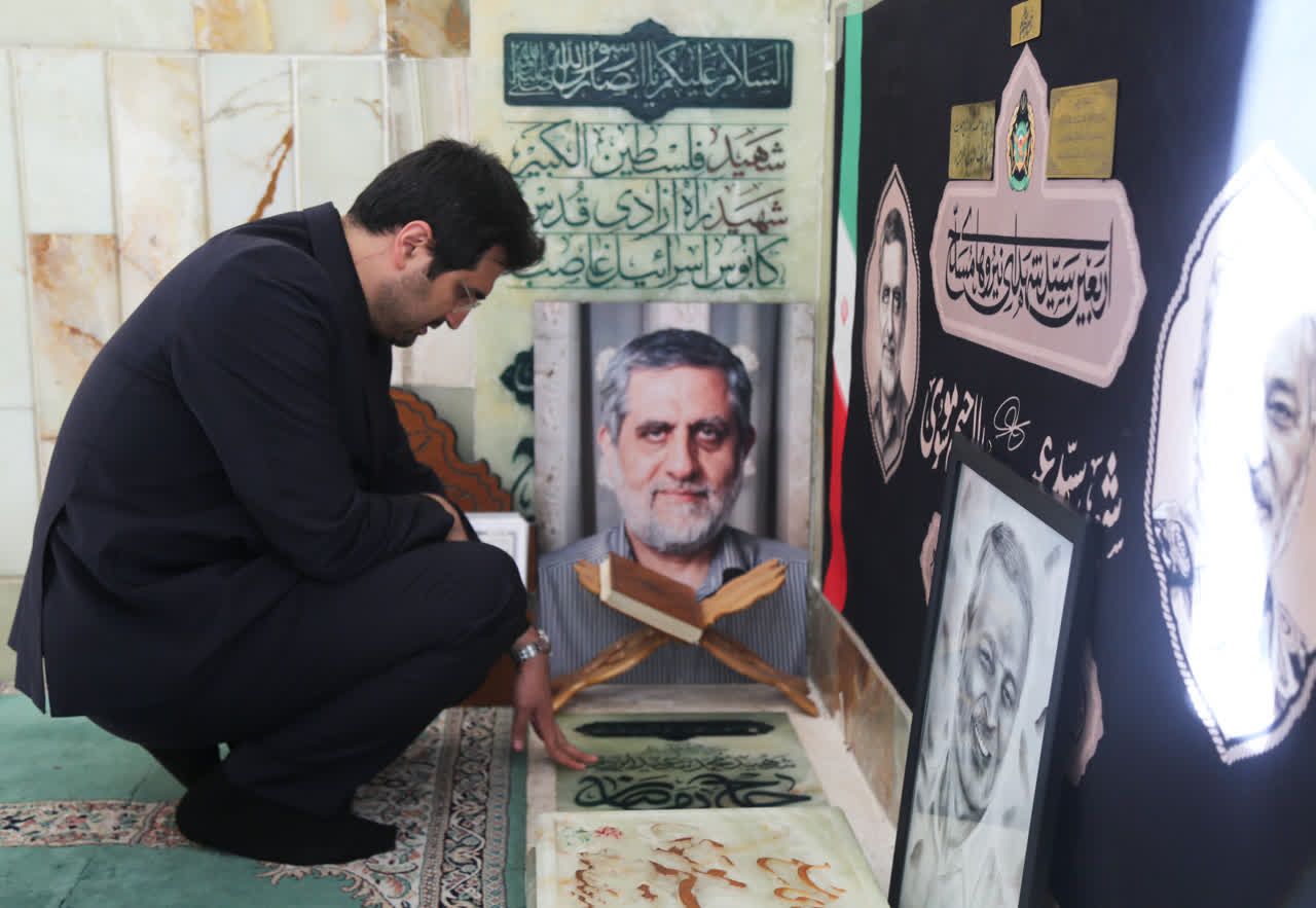 حضور رئیس سازمان امور مالیاتی کشور در حرم مطهر حضرت فاطمه معصومه سلام الله علیها