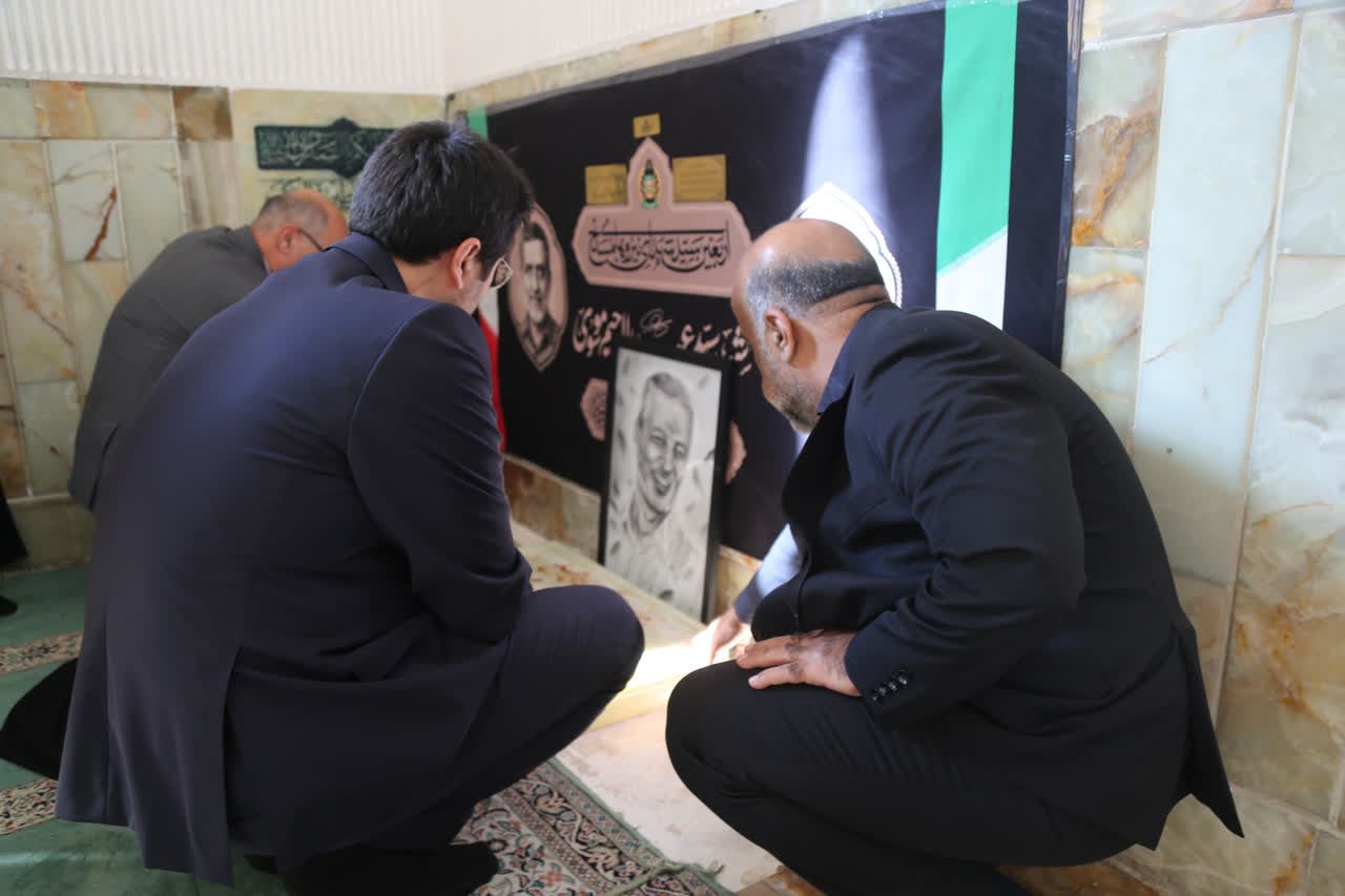 حضور رئیس سازمان امور مالیاتی کشور در حرم مطهر حضرت فاطمه معصومه سلام الله علیها