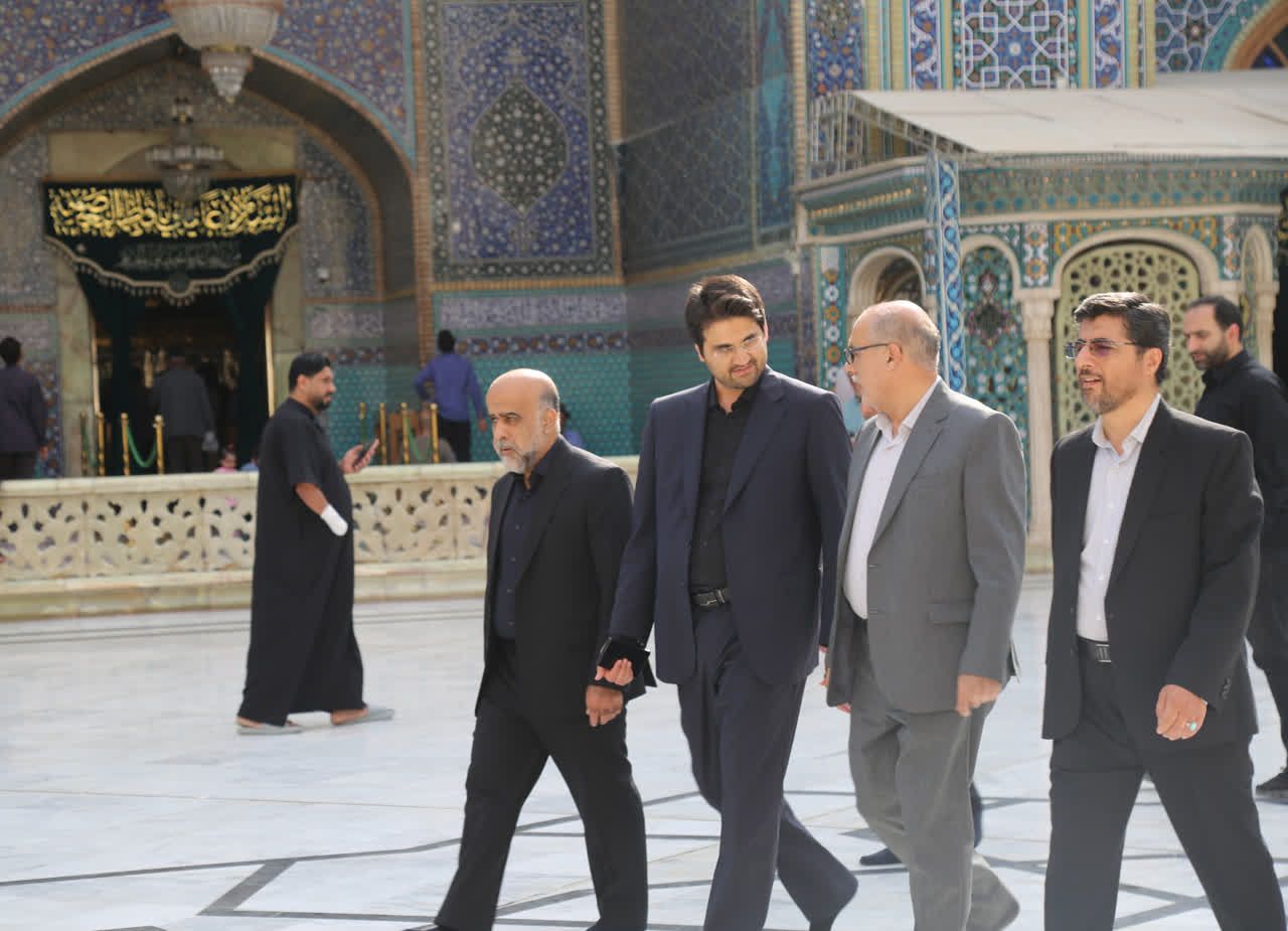حضور رئیس سازمان امور مالیاتی کشور در حرم مطهر حضرت فاطمه معصومه سلام الله علیها