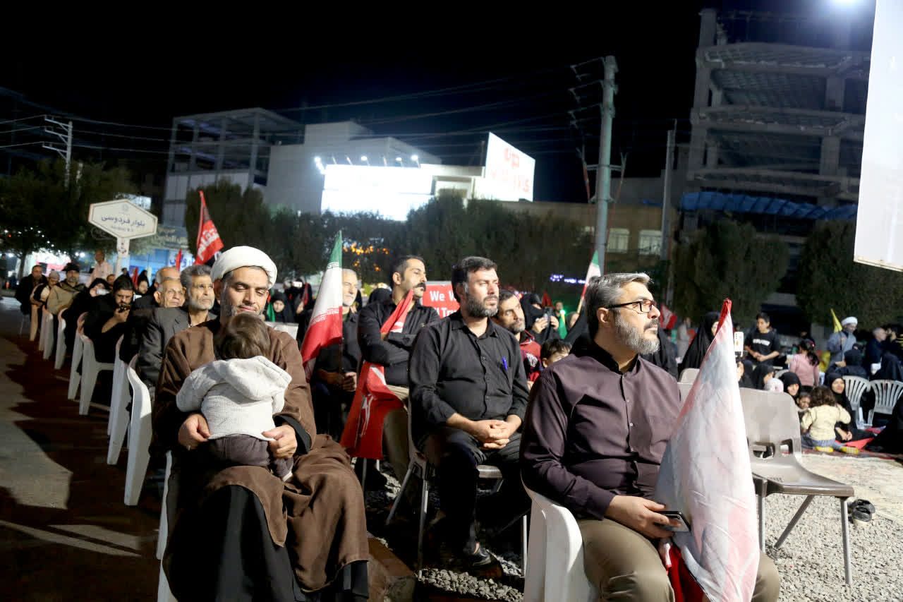 گزارش تصویری قم پرس از موکب روحانیون و مردم خونخواه و منتقم قائدشهید در شب چهارم آبان ماه