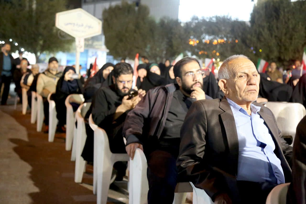 گزارش تصویری قم پرس از موکب روحانیون و مردم خونخواه و منتقم قائدشهید در شب چهارم آبان ماه