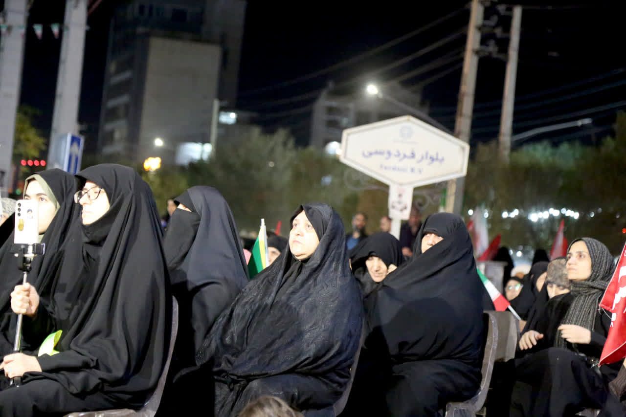گزارش تصویری قم پرس از موکب روحانیون و مردم خونخواه و منتقم قائدشهید در شب چهارم آبان ماه