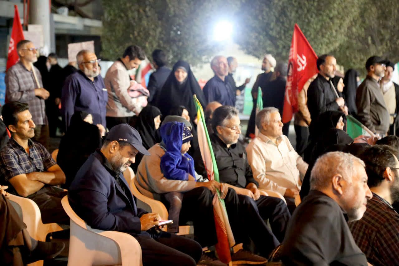 گزارش تصویری قم پرس از موکب روحانیون و مردم خونخواه و منتقم قائدشهید در شب چهارم آبان ماه