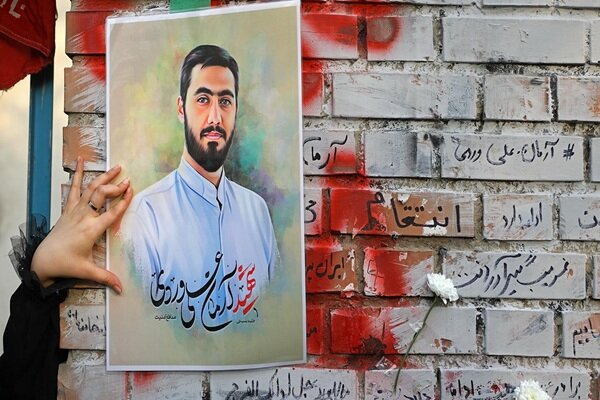 طلبه‌ای که رهبر شهید او را الگوی جوان مسئولیت‌شناس دانست