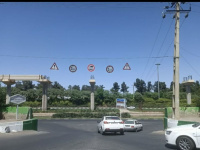 نصب تابلوی گاباری در ورودی پارکینگ بهار