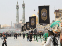 نصب سایبان و سیاه‌پوشانی اطراف حرم مطهر حضرت معصومه (س) به مناسبت اربعین حسینی