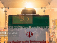 آخر رسید مشت گره کرده بر ضریح