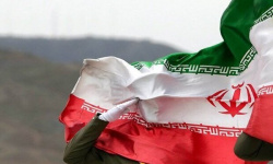 این پرچم را با خون معنا کرده‌اند