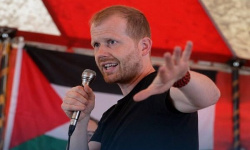 انگلیس مانع ورود نویسنده و فعال سوئدی حامی فلسطین به این کشور شد انگلیس مانع ورود نویسنده و فعال سوئدی حامی فلسطین به این کشور شد