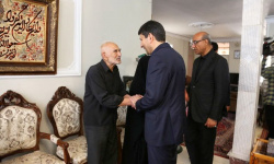 وزیر ارتباطات: دیدار با خانواده شهدا انگیزه خدمت را افزایش می‌دهد