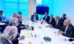 پزشکیان با نخست وزیر پاکستان دیدار کرد