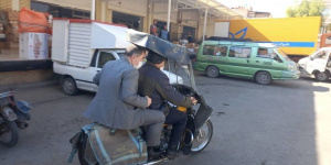 گزارشی از یک بازدید سرزده ؛ مدیرعامل پست کشور در قم نامه رسانی کرد + کلیپ گزارشی از یک بازدید سرزده ؛ مدیرعامل پست کشور در قم نامه رسانی کرد + کلیپ