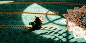 دین در عصر جواب‌های ۳۰ ثانیه‌ای؛ آیا باید معارف دینی کوتاه شود؟