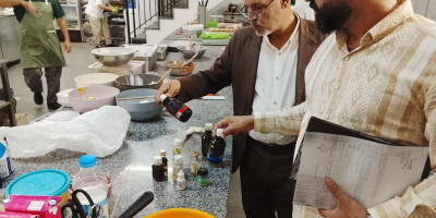 بازرسی از ۳۳ واحد صنفی در قم؛ تشکیل ۱۴ فقره پرونده تخلف توسط ۳ تیم بازرسی گشت مشترک امروز اداره کل تعزیرات حکومتی استان قم بازرسی از ۳۳ واحد صنفی در قم؛ تشکیل ۱۴ فقره پرونده تخلف توسط ۳ تیم بازرسی گشت مشترک امروز اداره کل تعزیرات حکومتی استان قم