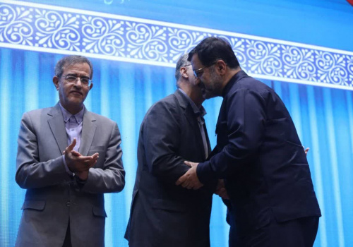طی مراسمی باحضور دکتر پزشکیان؛ مهندس بهنام‌جو به عنوان یکی از سه استاندار برتر تجلیل شد