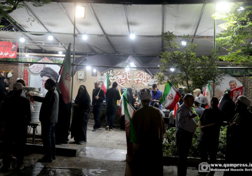 جلوه هایی از حضور کم نظیر مردم در خیابان جلوه هایی از حضور کم نظیر مردم در خیابان